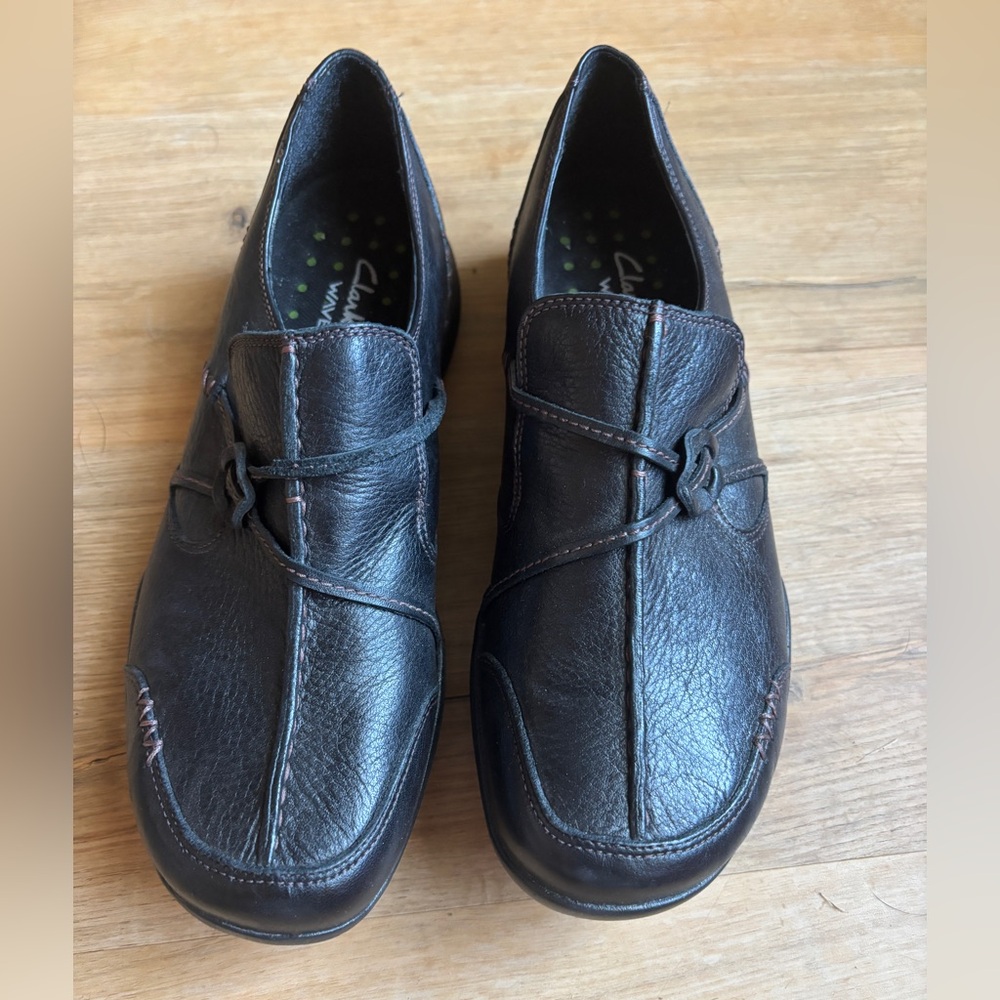 Clarks Women's Black Leather Loafers. Size 9.5